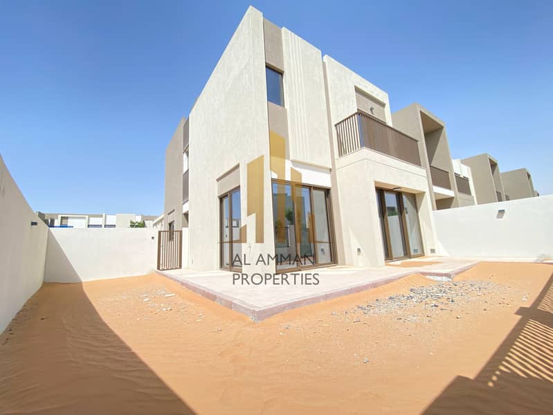 Corner 4 Bedroom Plus Maid Large Size Unit