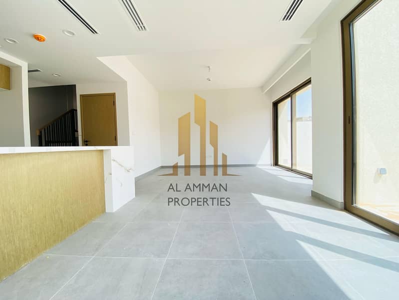 Corner 4 Bedroom Plus Maid Large Size Unit