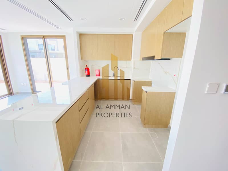 Corner 4 Bedroom Plus Maid Large Size Unit