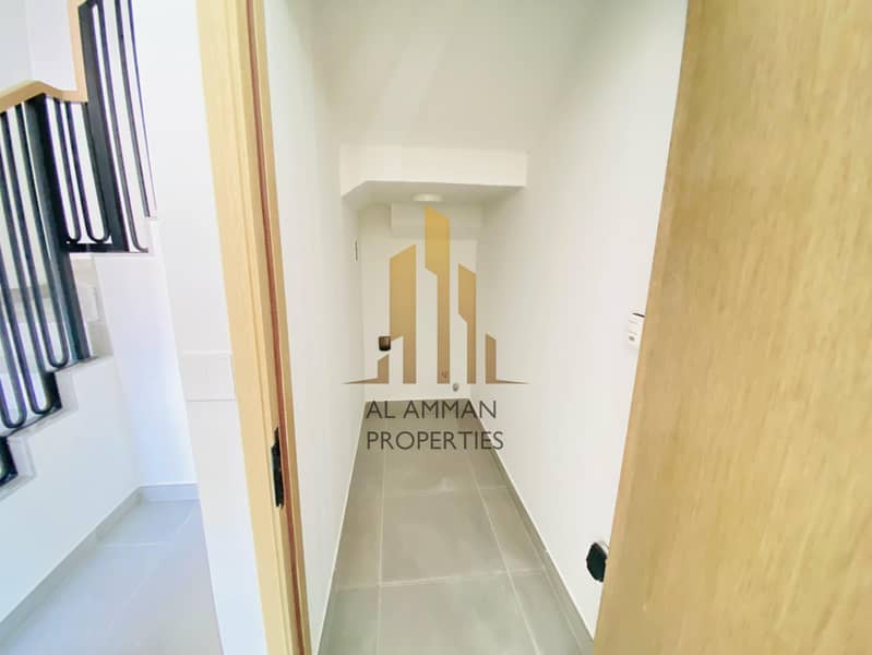 Corner 4 Bedroom Plus Maid Large Size Unit - Image 7