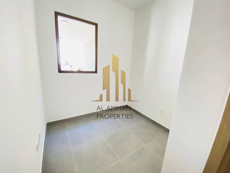 Corner 4 Bedroom Plus Maid Large Size Unit - Image 8