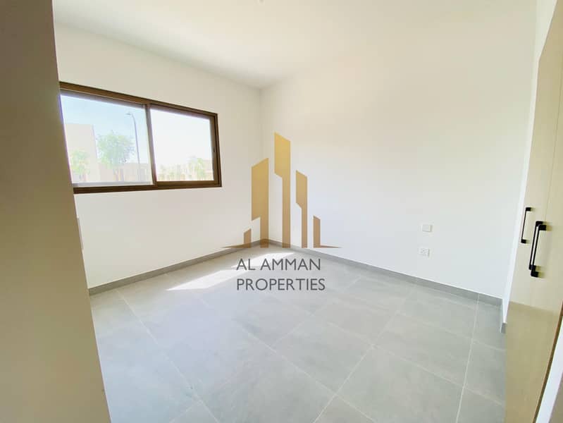 Corner 4 Bedroom Plus Maid Large Size Unit - Image 10