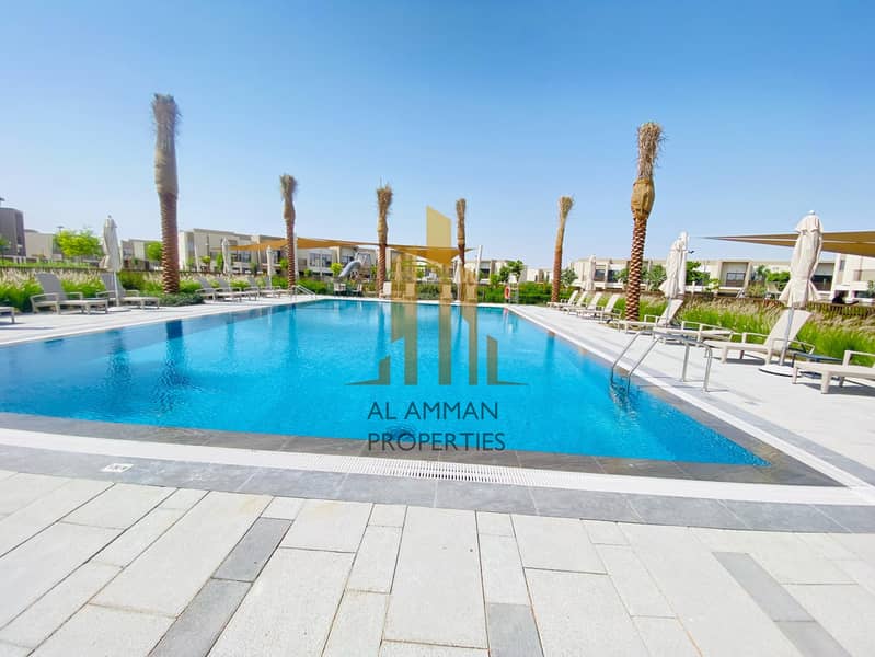 Corner 4 Bedroom Plus Maid Large Size Unit - Image 12