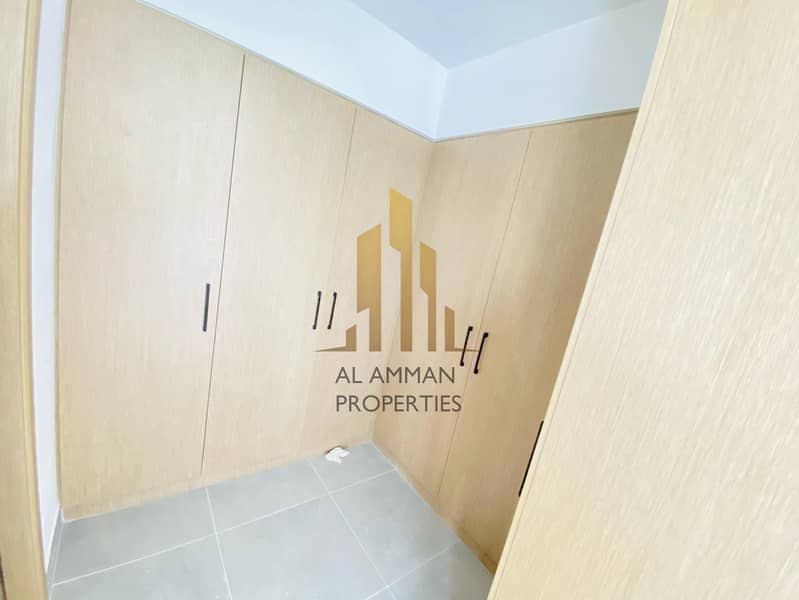 Corner 4 Bedroom Plus Maid Large Size Unit - Image 15