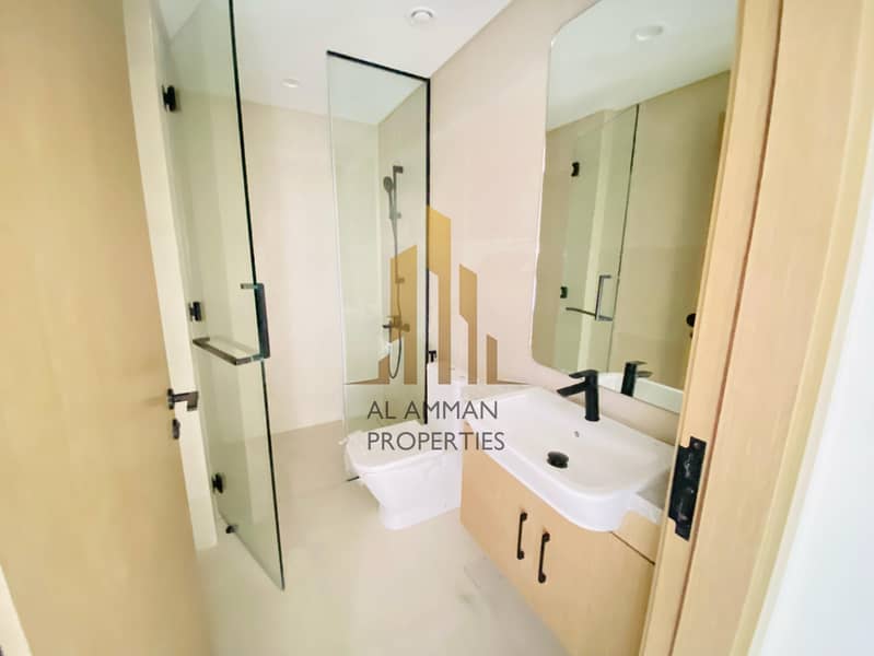 Corner 4 Bedroom Plus Maid Large Size Unit - Image 16