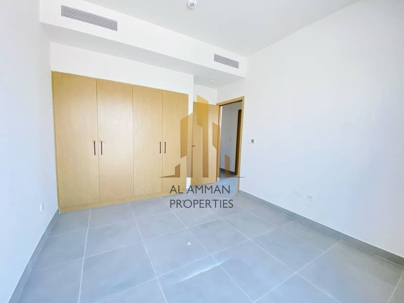 Corner 4 Bedroom Plus Maid Large Size Unit - Image 18