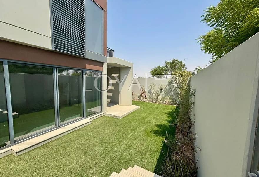 True Corner | Spacious | Near to Pool, Park, Lake