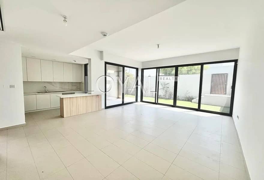 True Corner | Spacious | Near to Pool, Park, Lake