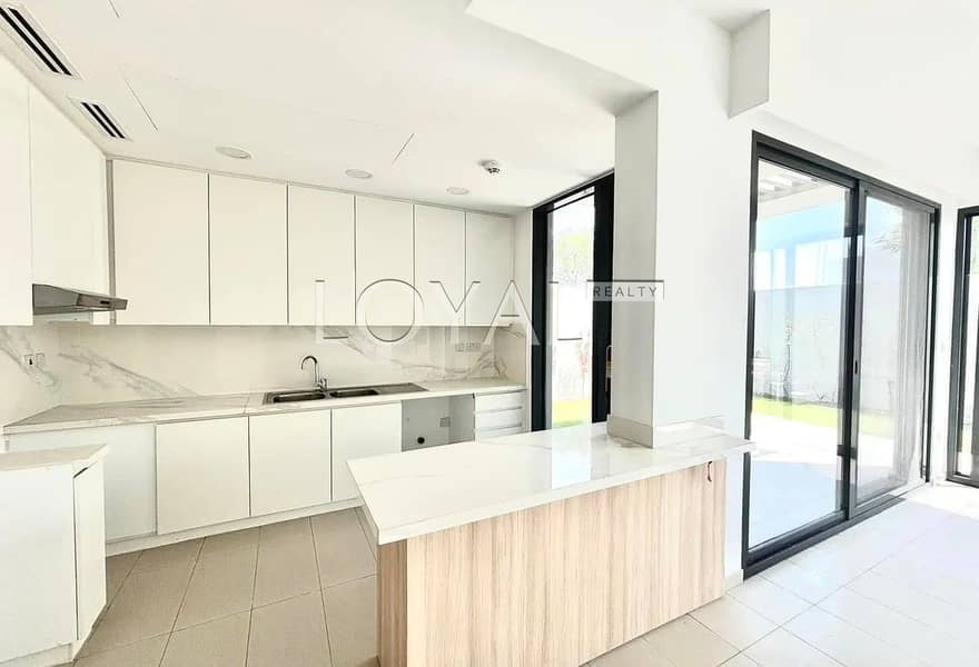 True Corner | Spacious | Near to Pool, Park, Lake