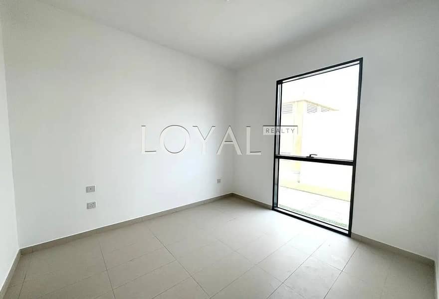 True Corner | Spacious | Near to Pool, Park, Lake - Image 6