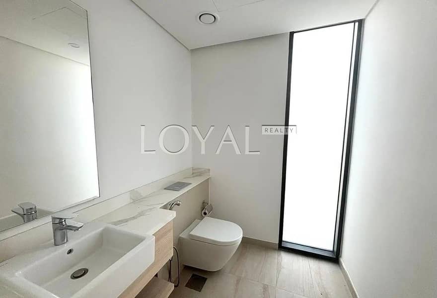 True Corner | Spacious | Near to Pool, Park, Lake - Image 11