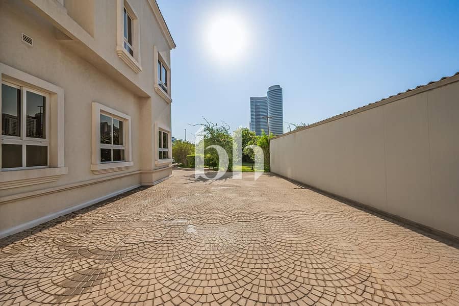 Luxury | Corner Villa| Prime Location| Al Barsha 3 - Image 6