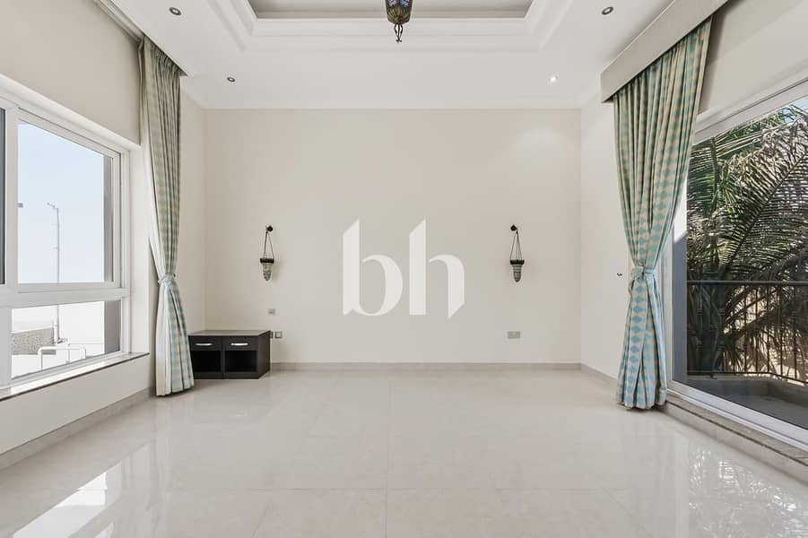 Luxury | Corner Villa| Prime Location| Al Barsha 3 - Image 12