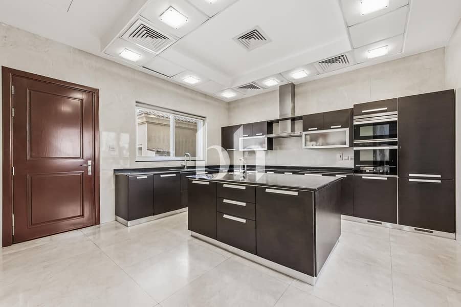 Luxury | Corner Villa| Prime Location| Al Barsha 3 - Image 19