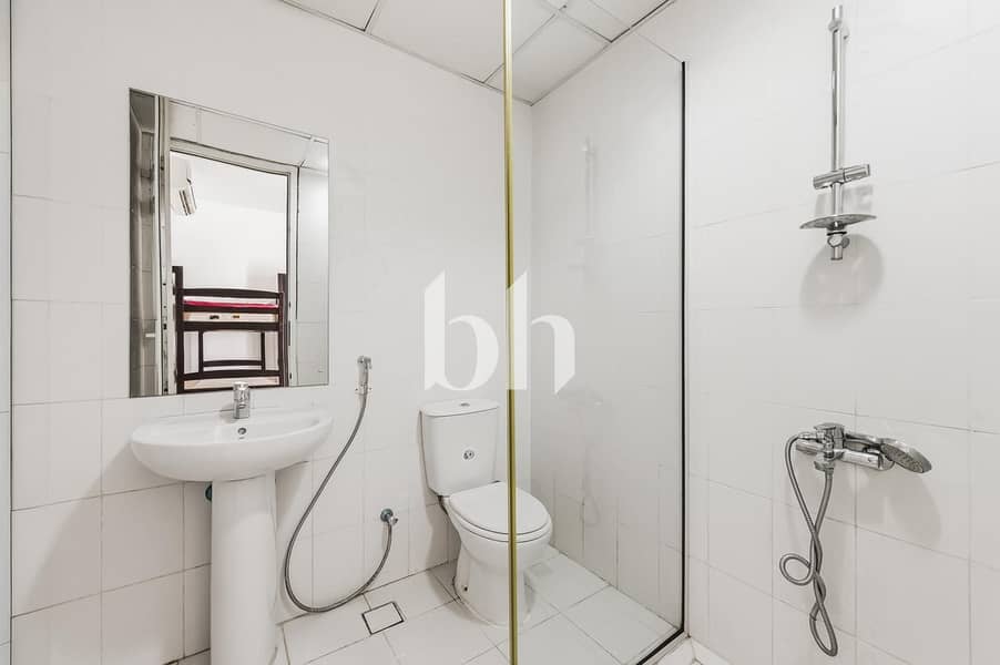 Luxury | Corner Villa| Prime Location| Al Barsha 3 - Image 28