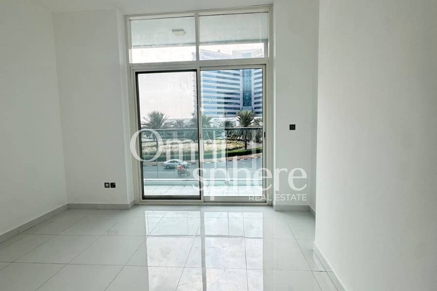 SPACIOUS-1 BEDROOM-CLOSED KITCHEN-PRIME LOCATION