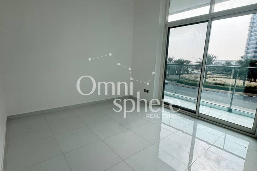 SPACIOUS-1 BEDROOM-CLOSED KITCHEN-PRIME LOCATION