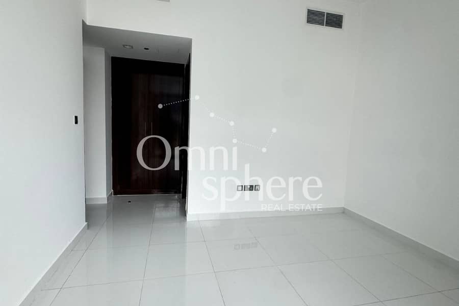 SPACIOUS-1 BEDROOM-CLOSED KITCHEN-PRIME LOCATION