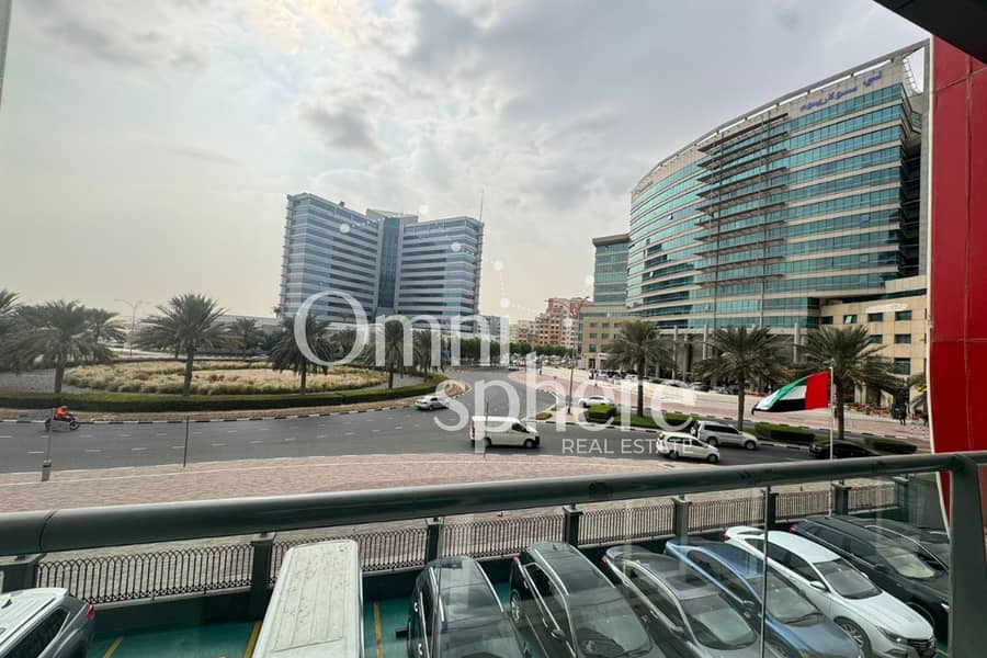 SPACIOUS-1 BEDROOM-CLOSED KITCHEN-PRIME LOCATION - Image 8