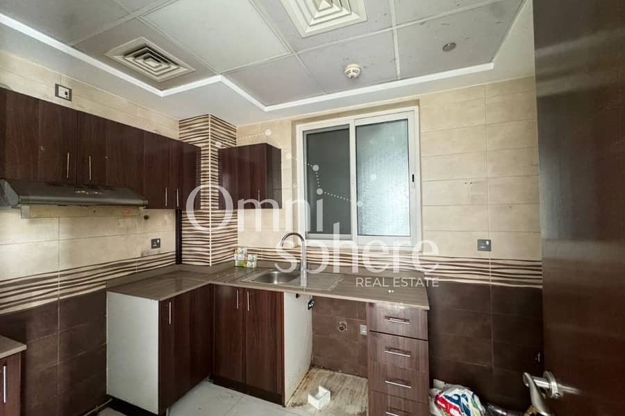 SPACIOUS-1 BEDROOM-CLOSED KITCHEN-PRIME LOCATION - Image 9