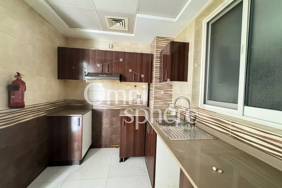 SPACIOUS-1 BEDROOM-CLOSED KITCHEN-PRIME LOCATION - Image 10