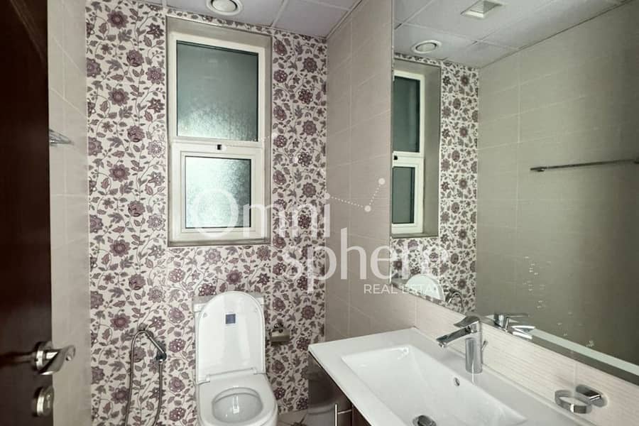 SPACIOUS-1 BEDROOM-CLOSED KITCHEN-PRIME LOCATION - Image 13