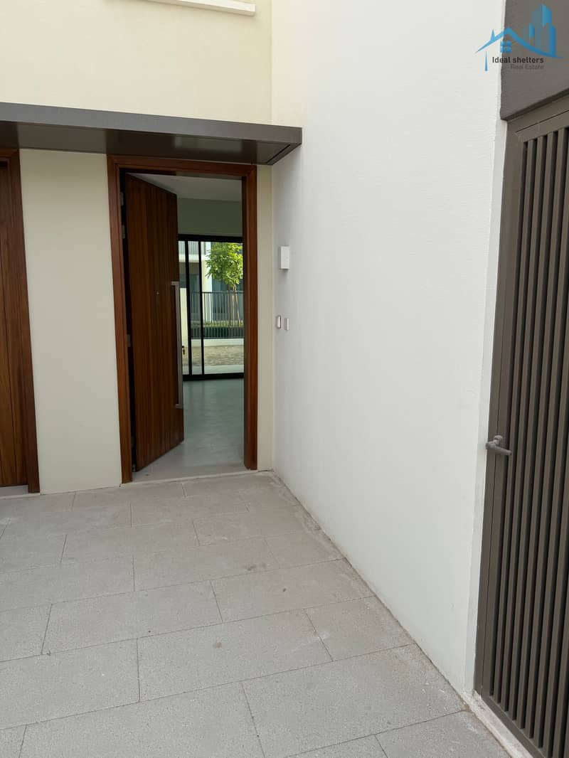 Luxury 3 Bedroom + Maid | Prime Single Row | Park Facing - Image 11