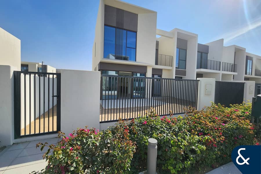 Green backing | Aston Style | 4 Bed