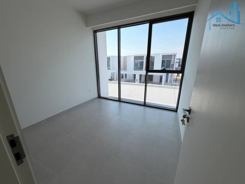 Luxury 3 Bedroom + Maid | Prime Single Row | Park Facing - Image 12