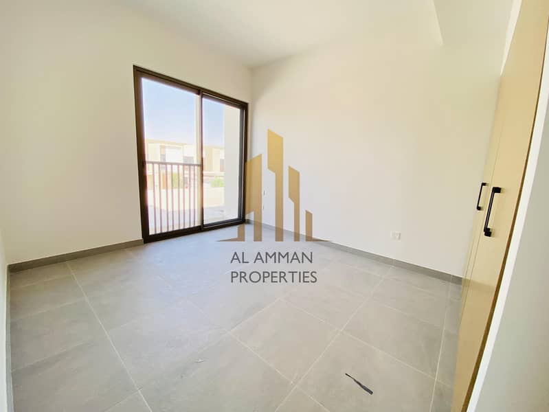 Corner 4 Bedroom Plus Maid Large Size Unit - Image 23