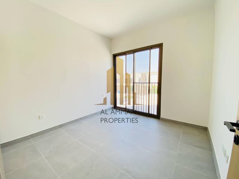 Corner 4 Bedroom Plus Maid Large Size Unit - Image 24