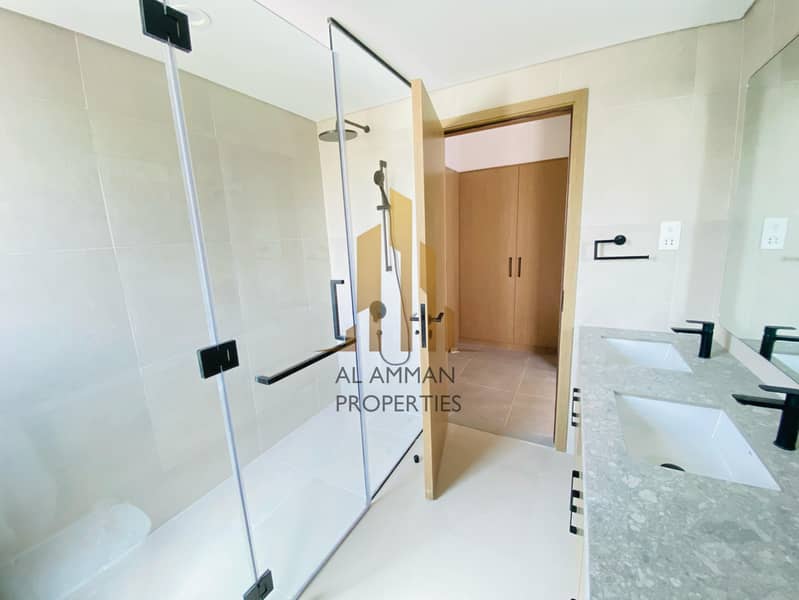 Corner 4 Bedroom Plus Maid Large Size Unit - Image 25