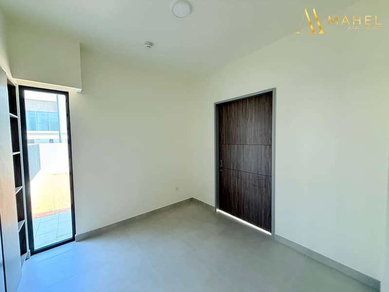 Single Row | Huge Outdoor Yard | Corner Unit - Image 11