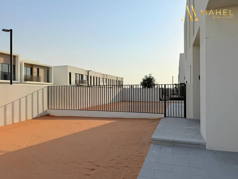 Single Row | Huge Outdoor Yard | Corner Unit - Image 12