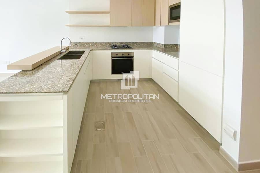 Ready now | Premium Ellington Unit | Pool View