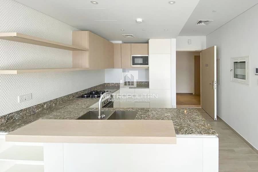 Ready now | Premium Ellington Unit | Pool View