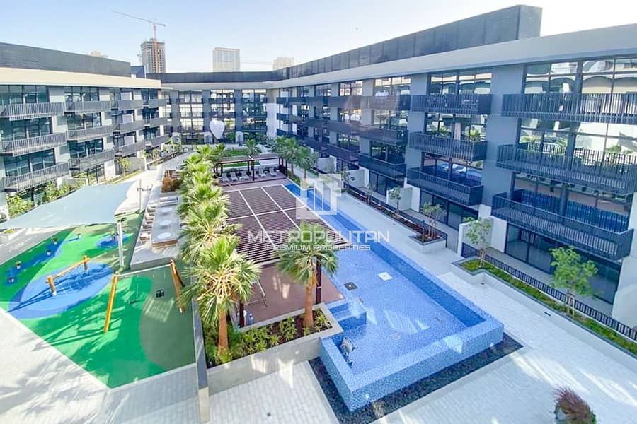 Ready now | Premium Ellington Unit | Pool View - Image 7