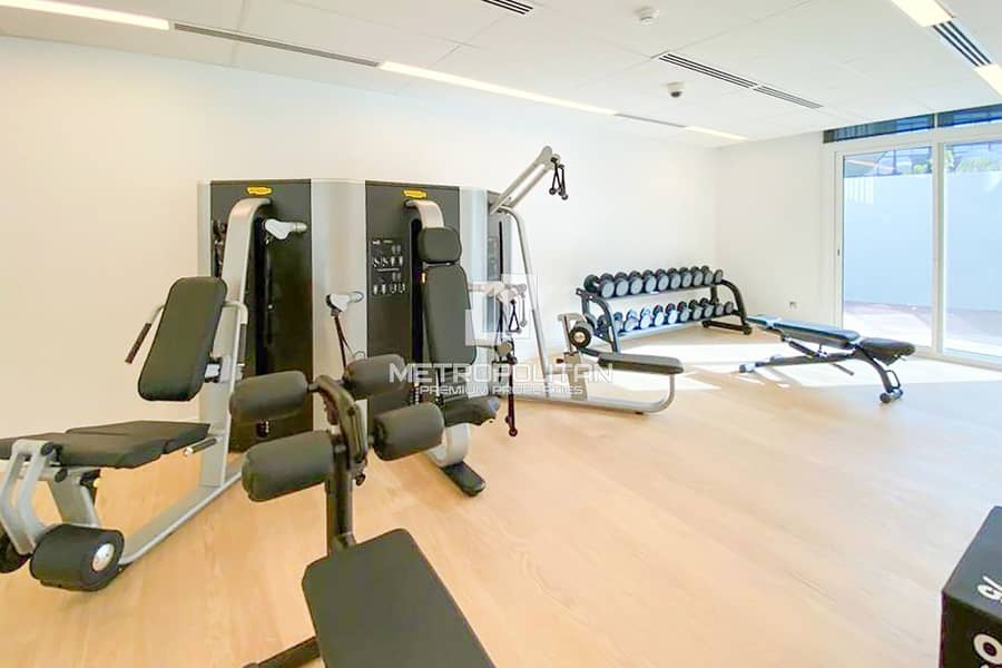 Ready now | Premium Ellington Unit | Pool View - Image 13