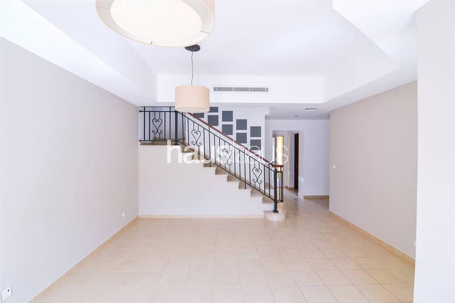 Close to pool | Extended | Vacant