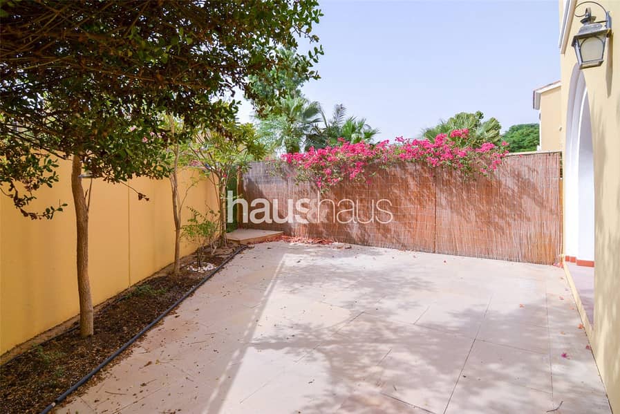 Close to pool | Extended | Vacant