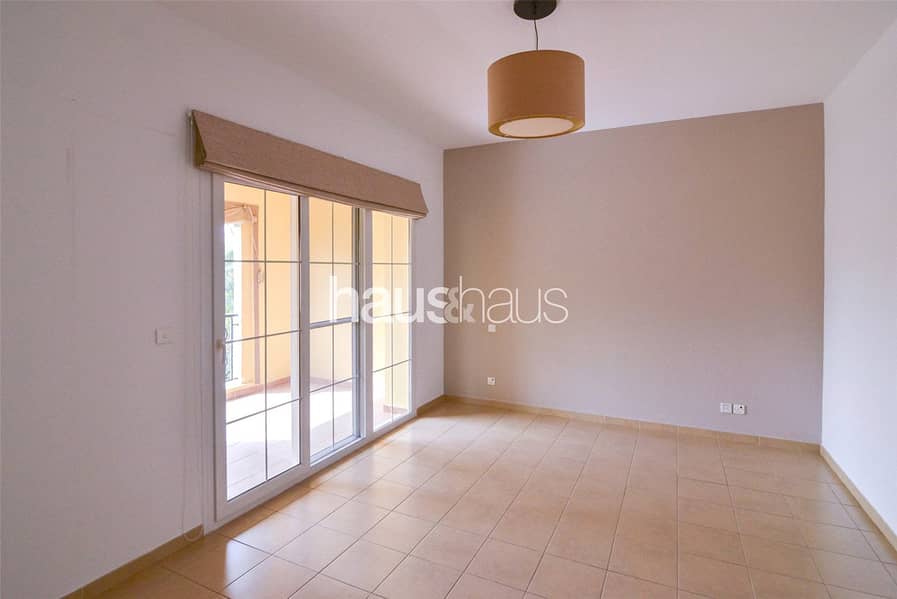 Close to pool | Extended | Vacant - Image 9