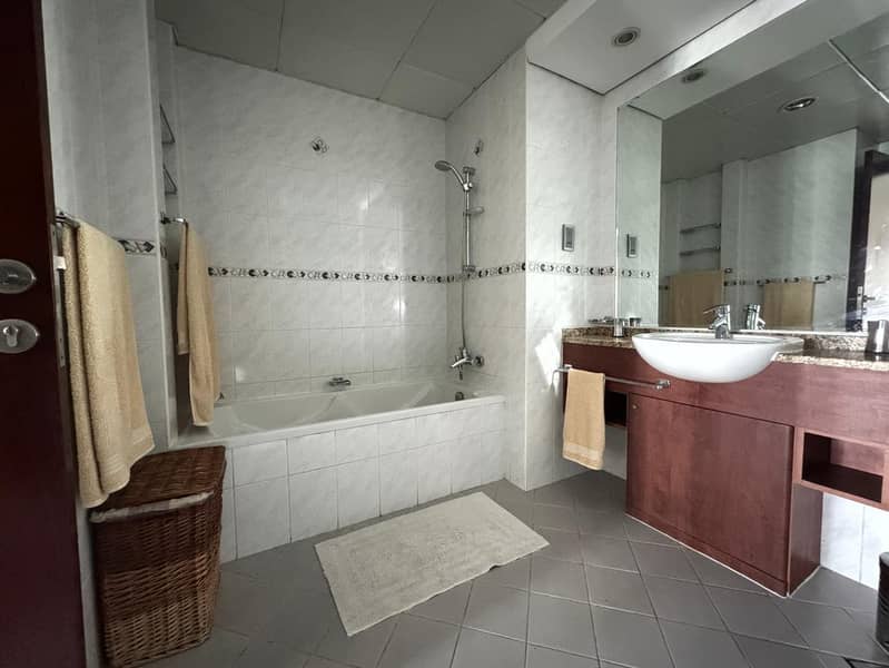 Lake View 1BR | 3 Min to Metro | Bright Apartment - Image 9