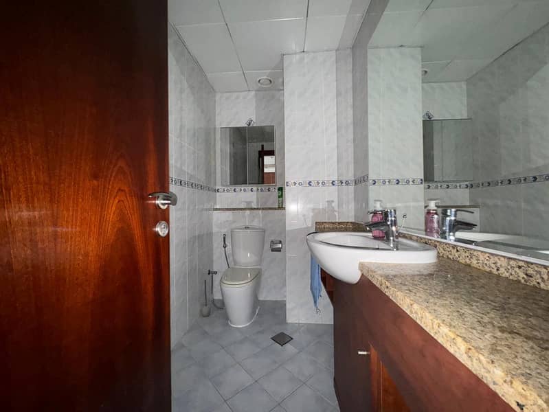 Lake View 1BR | 3 Min to Metro | Bright Apartment - Image 15