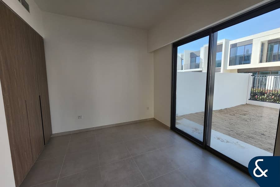 Green backing | Aston Style | 4 Bed - Image 7