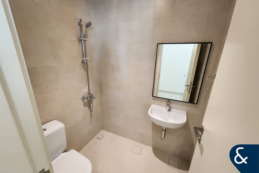 Green backing | Aston Style | 4 Bed - Image 10