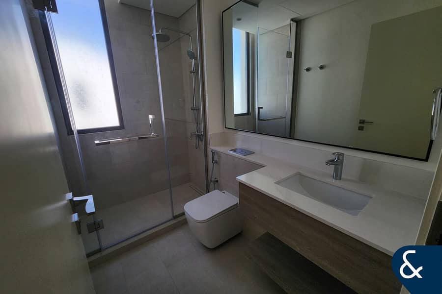 Green backing | Aston Style | 4 Bed - Image 12