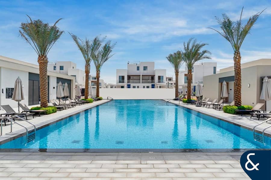 Green backing | Aston Style | 4 Bed - Image 25