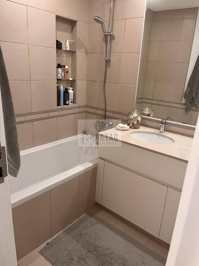 Modern 2-Bedroom Apartment with Park & Pool Views | SAFI 2A, Town Square - Image 10