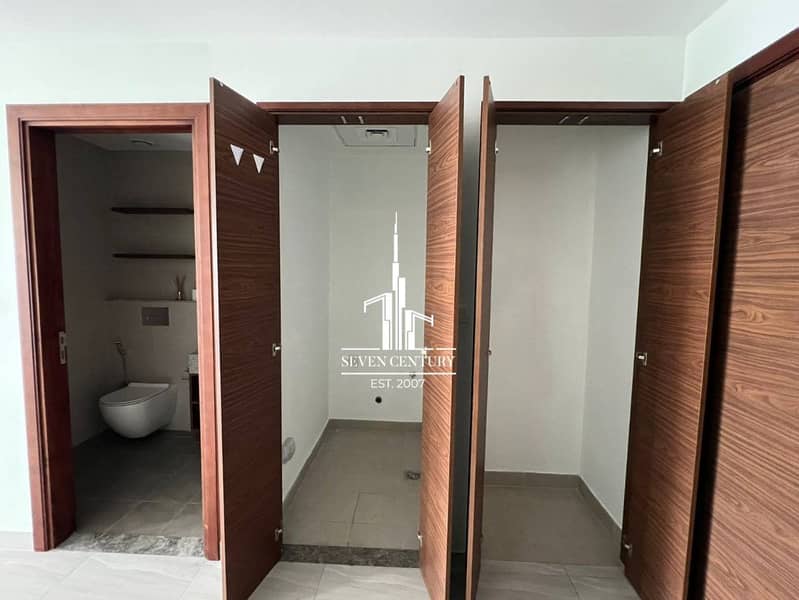 Spacious 1BHK | NEAR METRO | Amazing View - Image 9