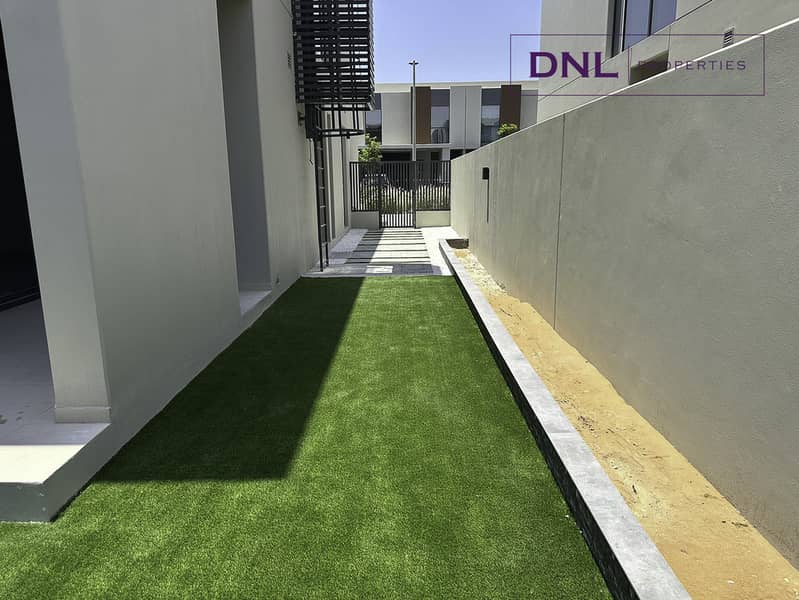 Vacant // Spacious // Extended Garden - Image 9